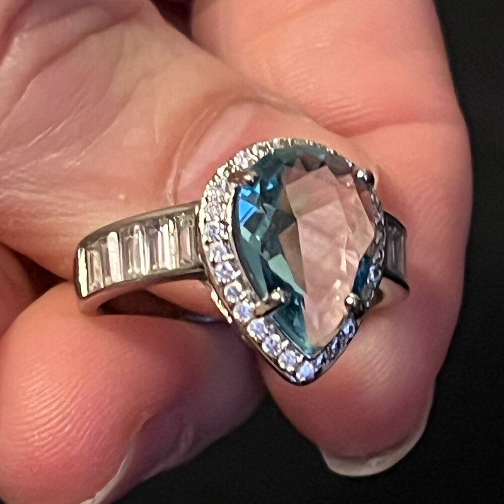 Sterling Silver Pear‑Shaped Simulated Blue Topaz Ring – Size 8.5, Stamped 925 - Picture 6 of 8